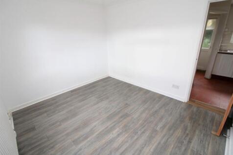 DINING ROOM.JPG