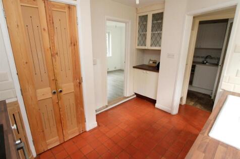 KITCHEN 2.JPG
