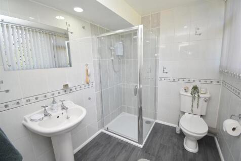 Ensuite.JPG