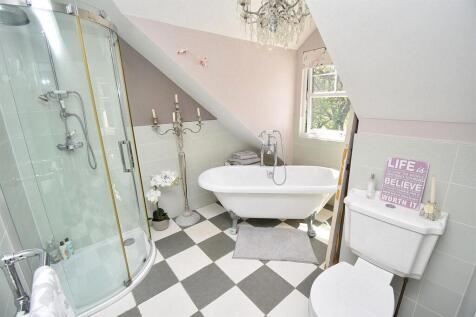 BATHROOM.JPG