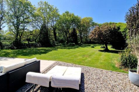 REAR GARDEN.jpg
