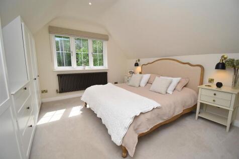 Bedroom-002.JPG