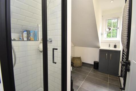 Ensuite.JPG
