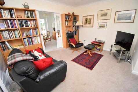 FAMILY ROOM.JPG