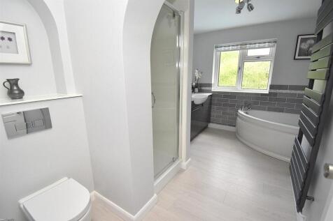 FAMILY BATHROOM FULL.JPG
