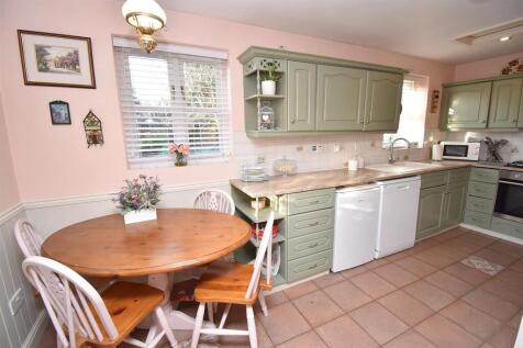 Kitchen1.JPG