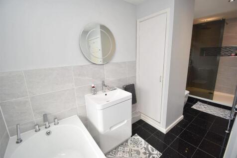 Bathroom.JPG