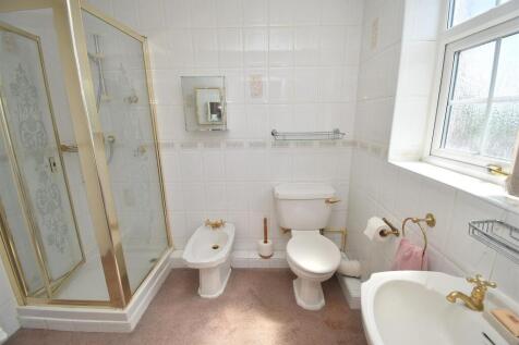 Ensuite.JPG