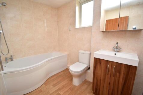 FAMILY BATHROOM.JPG