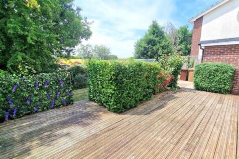 DECKING TO GARDEN.jpg