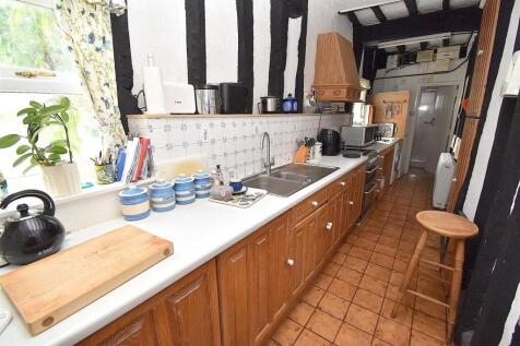 KITCHEN.JPG