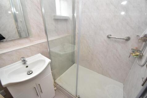 SHOWER ROOM.jpg