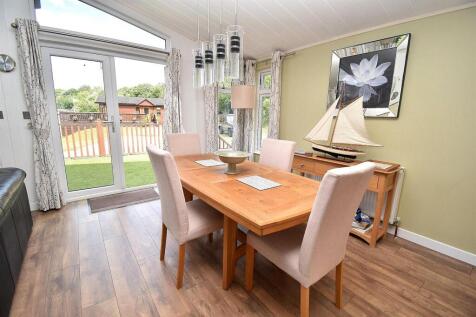 DINING AREA.JPG