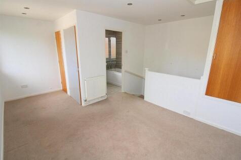 BEDROOM.JPG