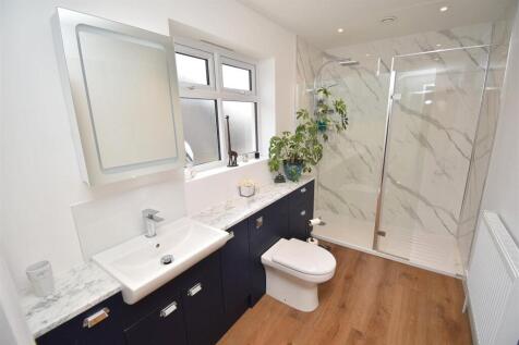 Ensuite.JPG