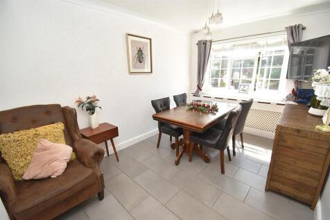 DINING ROOM.JPG