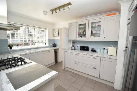 KITCHEN 1.JPG
