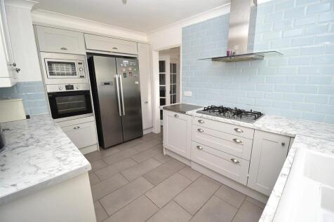 KITCHEN 2.JPG