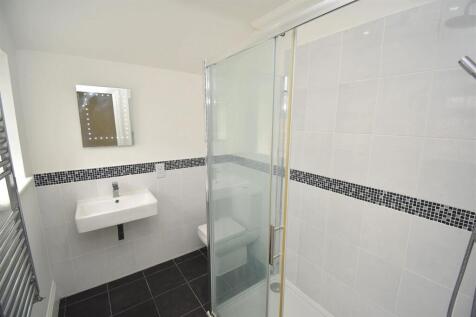 Ensuite Bedroom One.JPG
