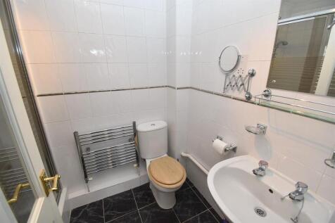 Ensuite.JPG