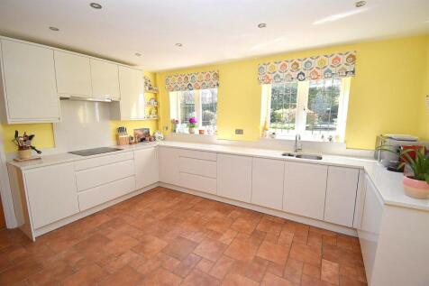 KITCHEN CLOSER.JPG