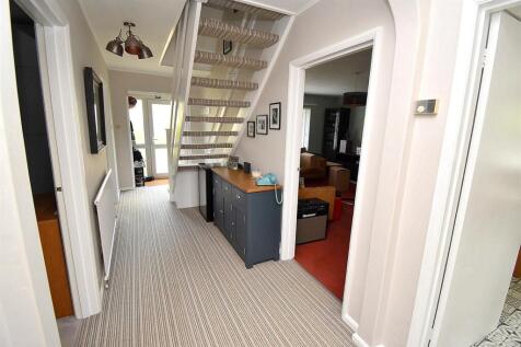 ENTRANCE HALL.JPG