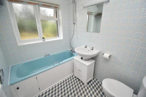 FAMILY BATHROOM.JPG