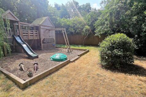 REAR OF GARDEN 2.jpg