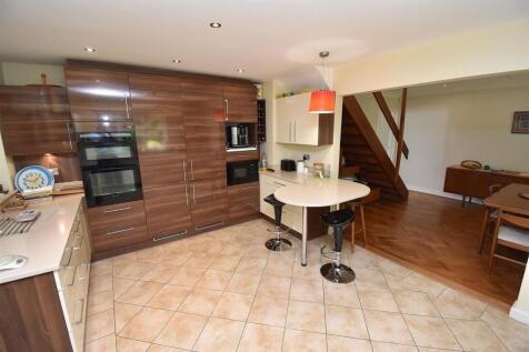 Kitchen2.JPG