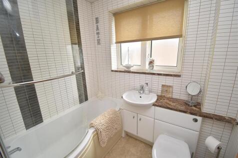 Bathroom.JPG
