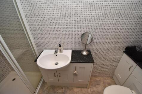 Ensuite.JPG