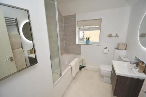 Bathroom.JPG