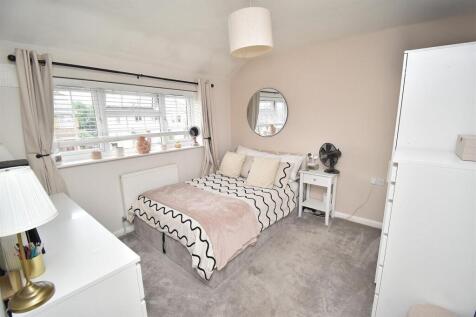 Bedroom-001.JPG