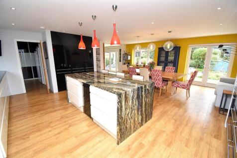KITCHEN DINER 1.JPG