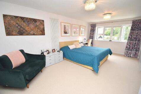 MASTER BEDROOM.JPG