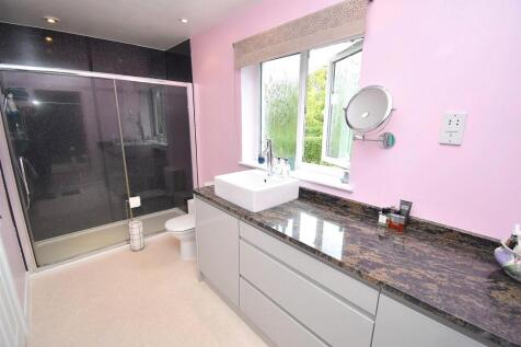 MASTER ENSUITE.JPG