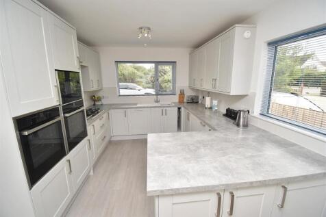 Kitchen2.JPG
