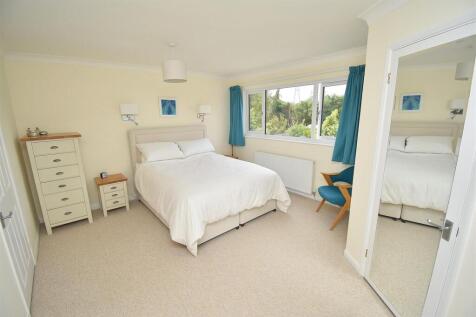 Bedroom-002.JPG