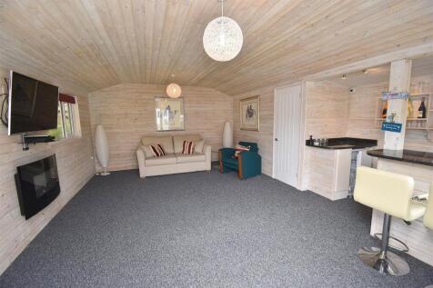 Outbuilding1.JPG