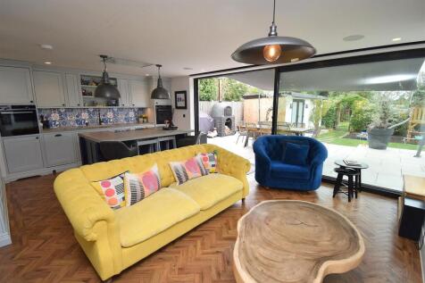 Lounge-Kitchen.JPG