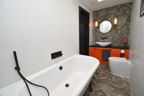 Bathroom1.JPG