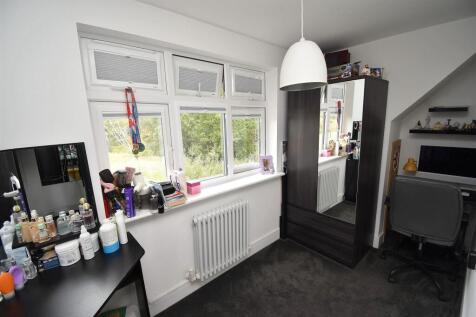 Bedroom-002.JPG