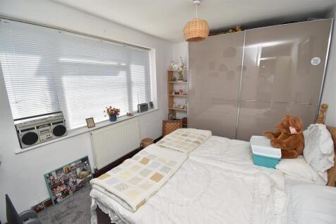 Bedroom-001.JPG