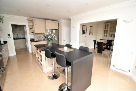 KITCHEN 3.JPG