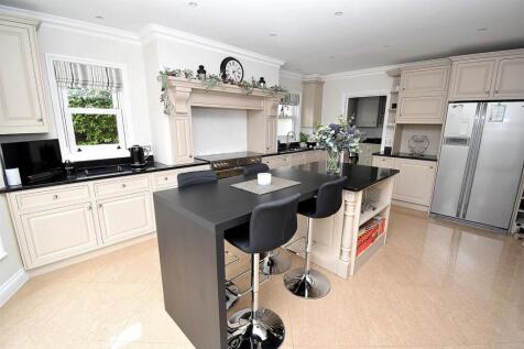KITCHEN 1.JPG