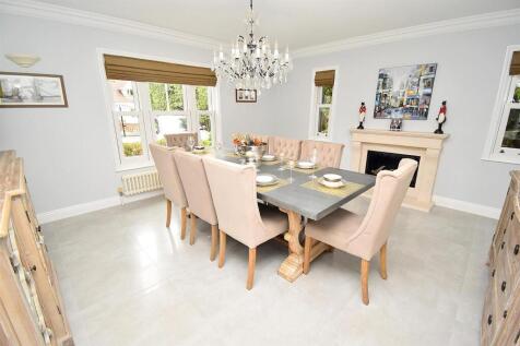 DINING ROOM.JPG
