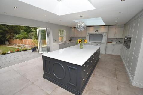 Kitchen 2.JPG