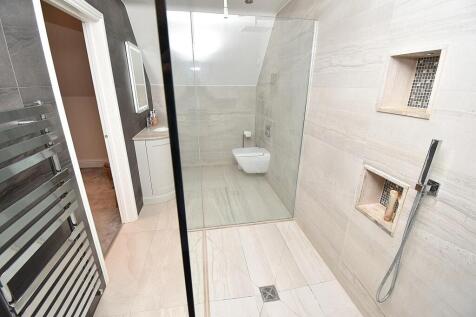 En-Suite 1.JPG