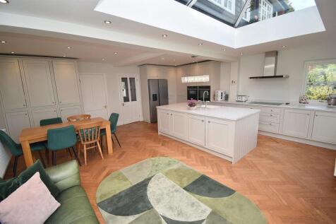 Kitchen2.JPG