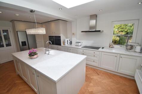 Kitchen3.JPG